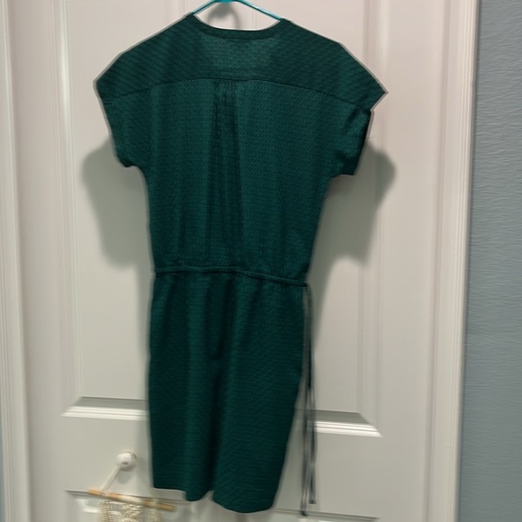 Elegant Green Dress - Picture 4 of 4